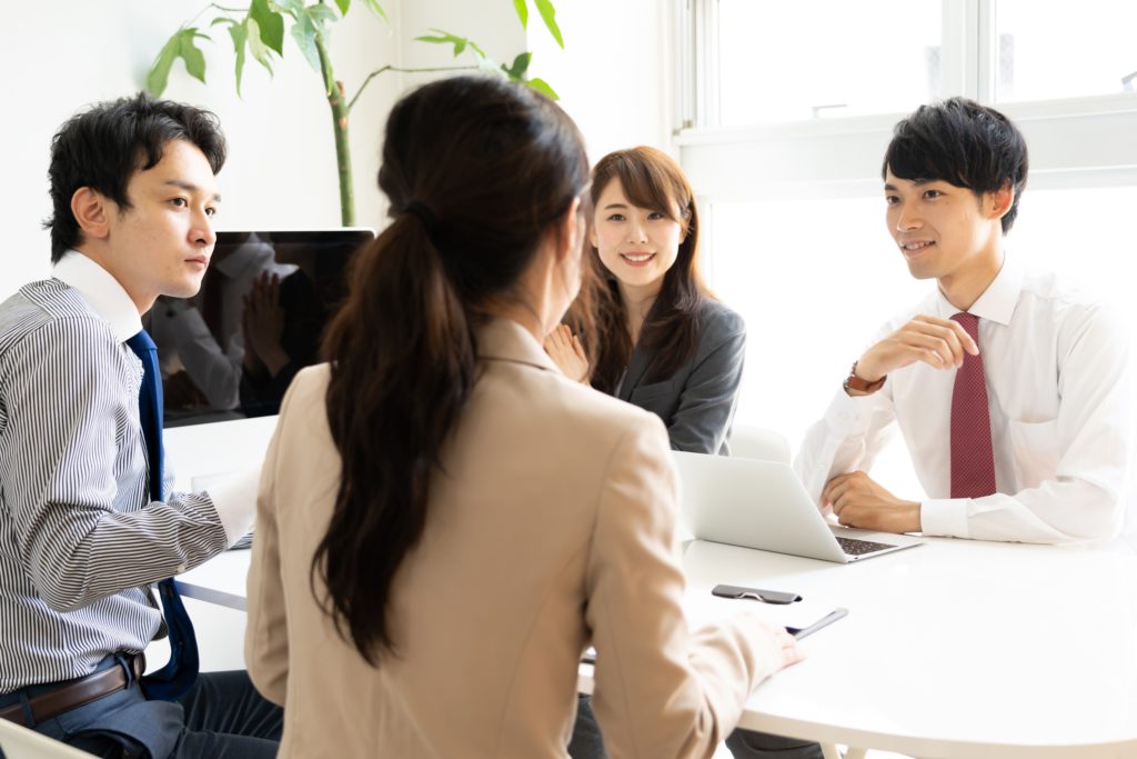 Nhân viên người Nhật và văn hóa làm việc nhóm
