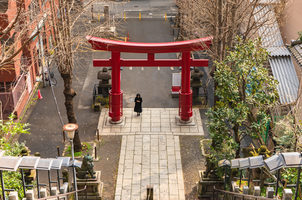 Bow at shrine gate