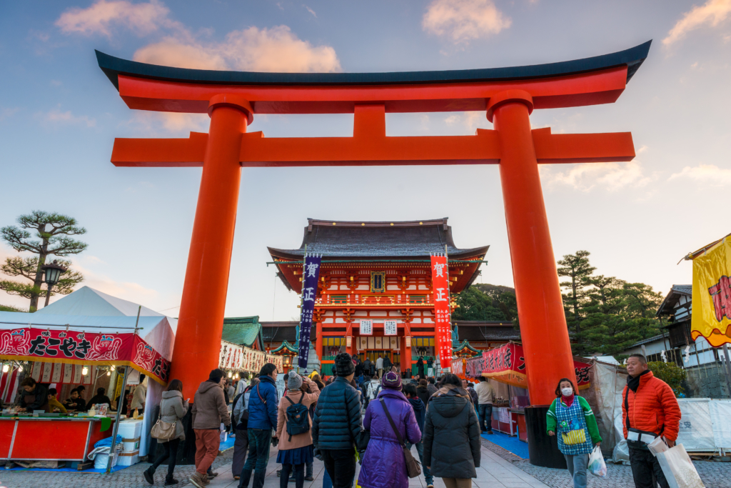 ngày đầu năm mới tại đền Fushimi Inari