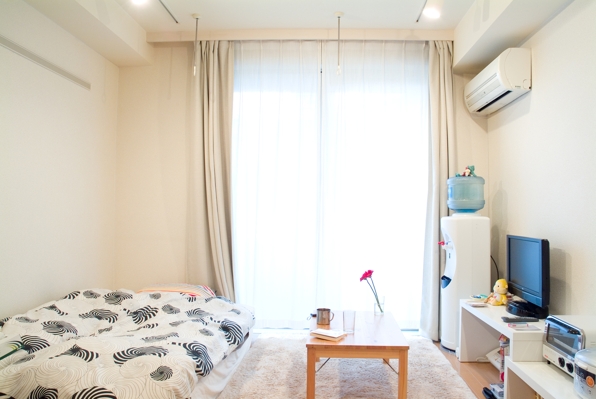 Small Apartment Living in Japan: Embracing Space-Saving Ingenuity